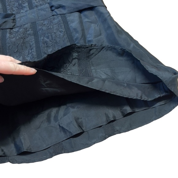 Banana Republic - Womens Embroidered Silk Blouse Sz 2 - Picture 9 of 12